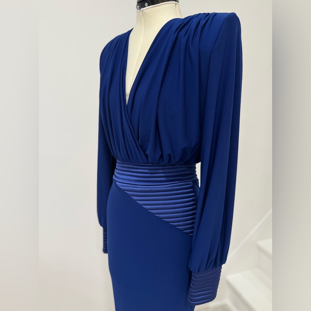 ZHIVAGO Signature Lover Man Keyhole-Back Midi Dress - Picture 7 of 11